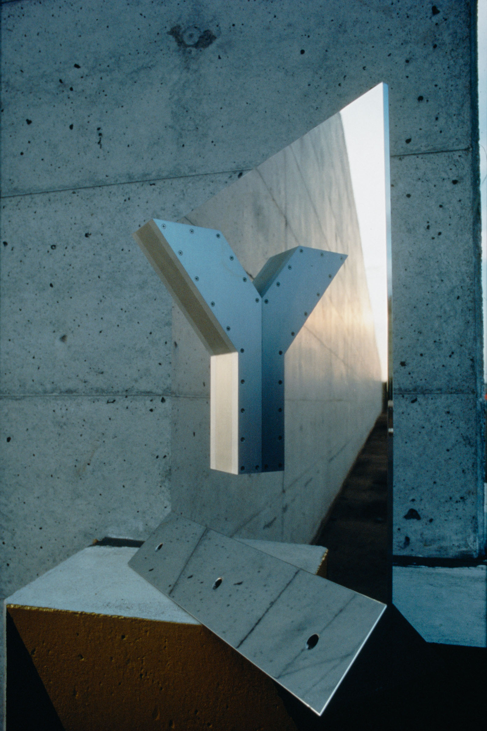 Mirror Alphabet Sculpture "TY" | Takenobu Igarashi